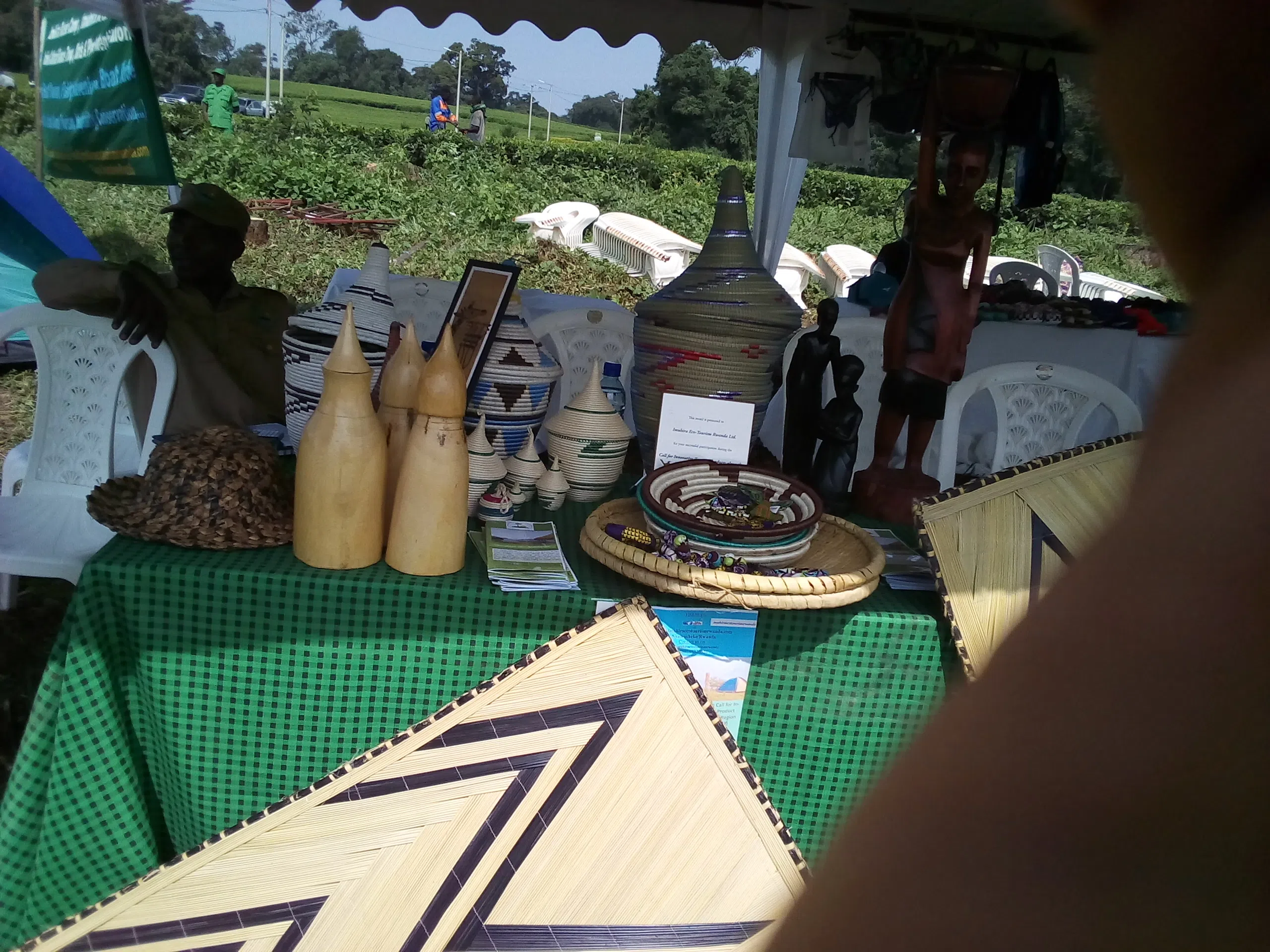 A rwandan man selling traditional 
              vases and decorations outside